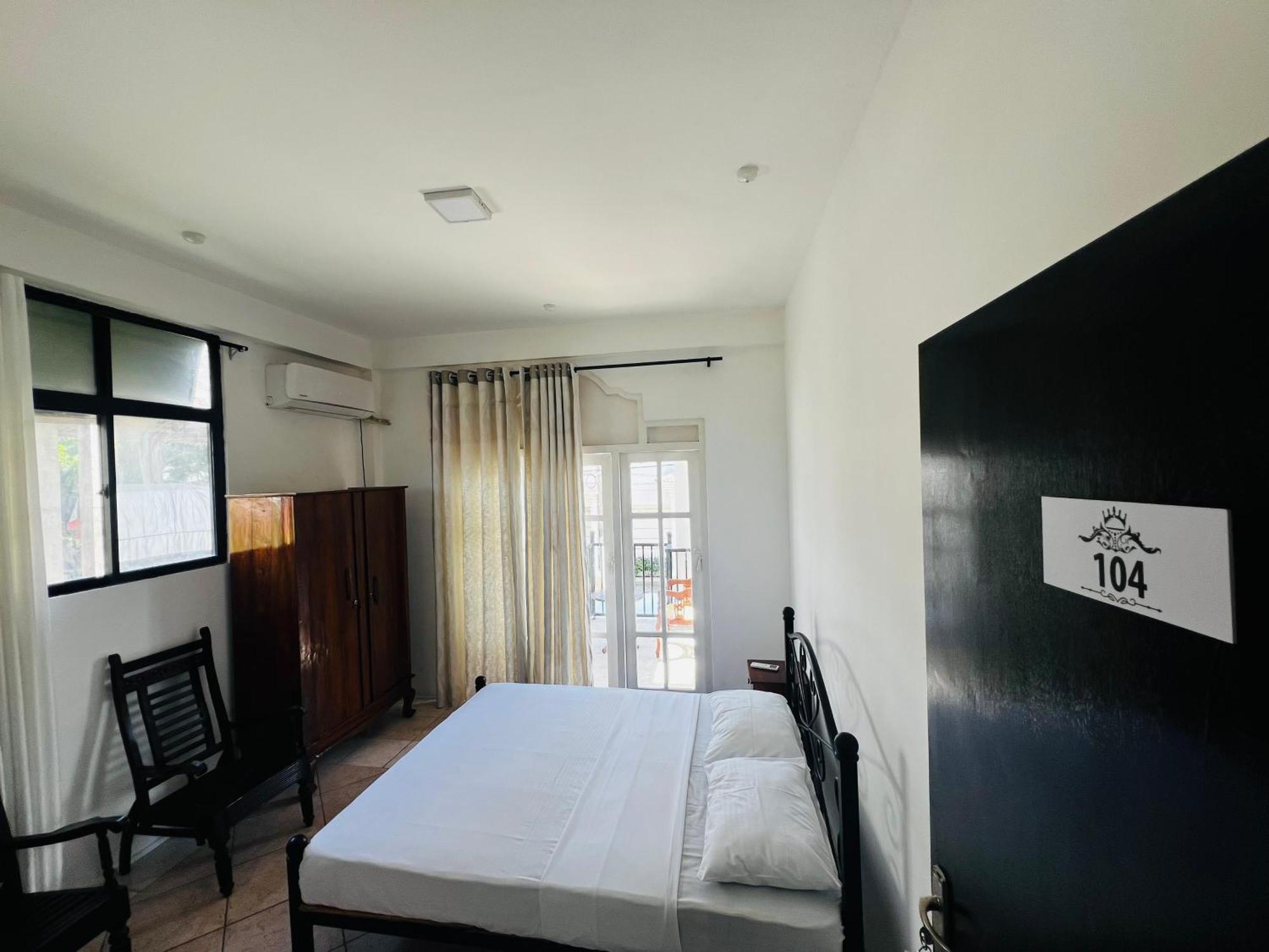 Ramlyn Guesthouse & Restaurant Негомбо Экстерьер фото