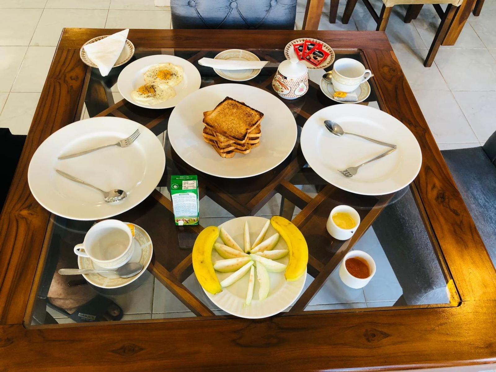 Ramlyn Guesthouse & Restaurant Негомбо Экстерьер фото